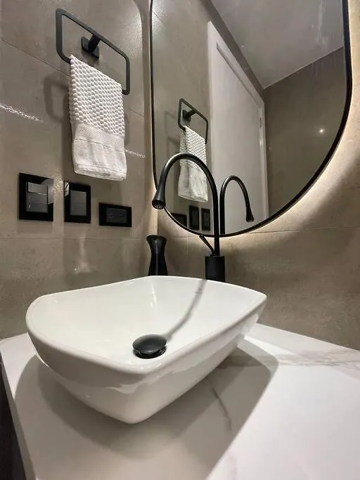 Luxury & Cozy Apartment Near La Carolina Park Quito