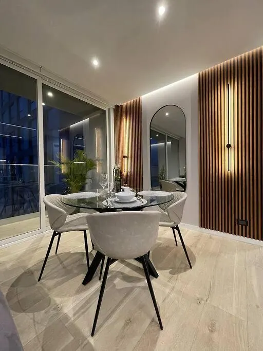 Luxury & Cozy Apartment Near La Carolina Park Quito
